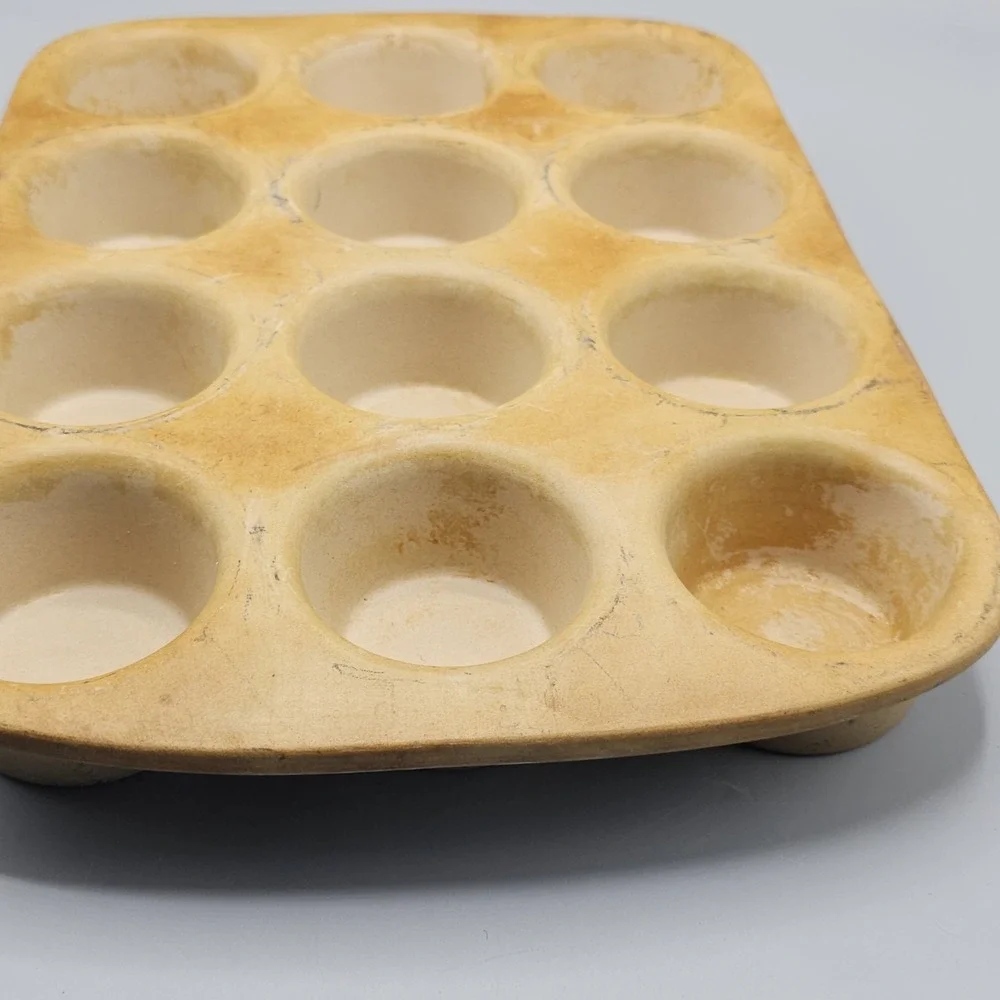 The Pampered Chef Family Heritage Stoneware 12 Count Muffin Pan Made In USA